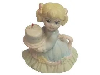 Nenita con Pastel 8cm Poliester